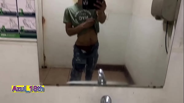Publican un nuevo v&iacute;deo porno de un jovencito desnud&aacute;ndose en el ba&ntilde;o p&uacute;blico de la ciudad 
