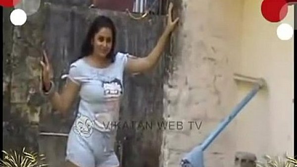 Nonton Namitha Hot thumbnail