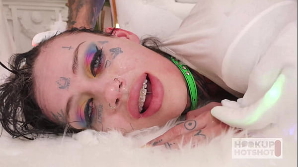 Nonton Skinny Bad Girl Cc Doll Begs To Get Fucked By An Internet Stranger! thumbnail