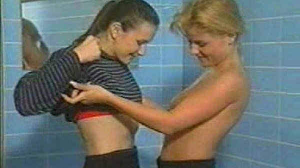 Nonton J&oacute;venes Perversas thumbnail