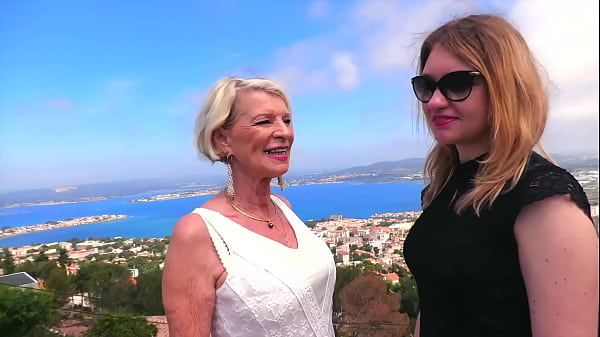 Nonton Eva, 70ans, Et Lyna Jade, 22ans, Le Choc Des G&eacute;n&eacute;rations ! thumbnail