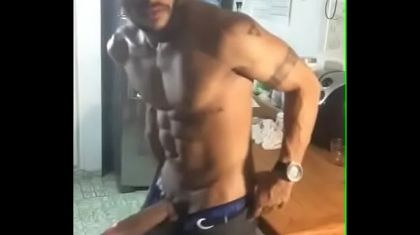 Neg&atilde;o Exibindo Mega Cacete De Enlouquecer Qualquer Um thumbnail