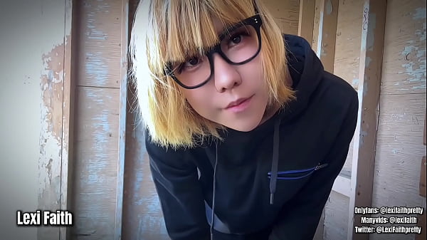 Chinese shemale Lexi Faith outdoor wank 