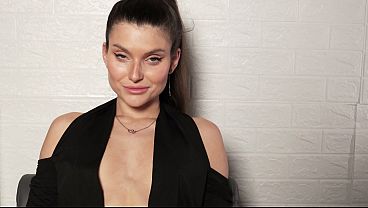 Nonton Hot Brunette Playing With Her Pussy thumbnail