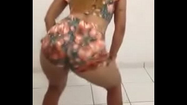 Nonton Lel&ecirc; Cardoso Deixando A Rapaziada Louca thumbnail