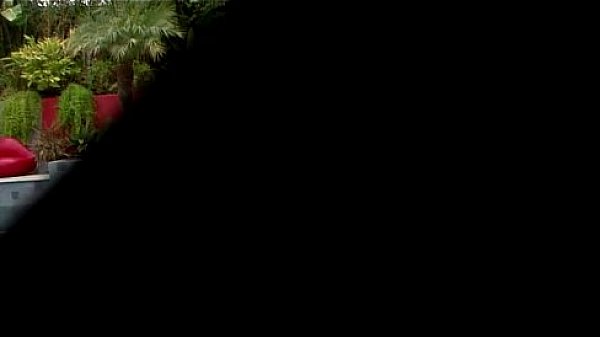 Nonton Cute Brunette Shows Her Ass thumbnail