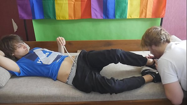 Twink Feet Worship And Footjob thumbnail