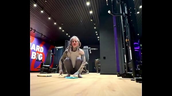 Challenge accepted the friend you send this video who can do the split goes to the gym is invited to participate in the