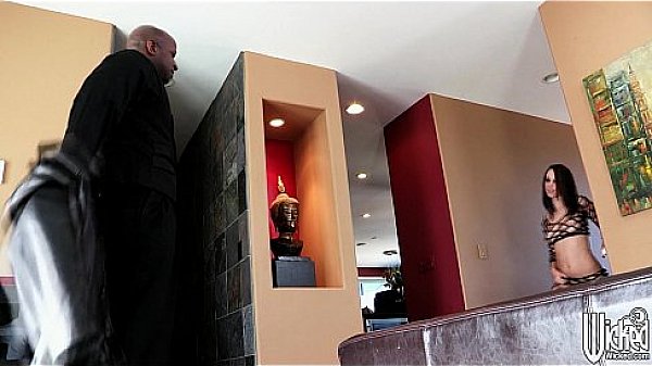 Nonton Jada Steves Stretches Her Ass With Toys Before Taking Her Man's Huge Cock thumbnail