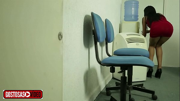 Flagrante Secret&aacute;ria Mostra Buceta thumbnail