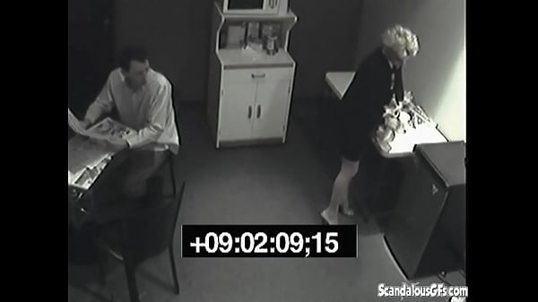 Nonton Web Cam Office Slut Urinates In Her Rivals Lunch In Revenge Show thumbnail