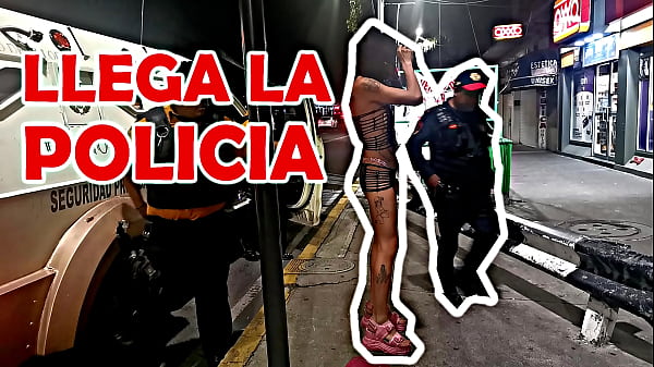 Linda Trans Esperando Cliente En La Calle Y Llega La Policia thumbnail