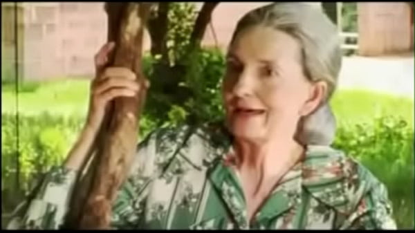 Nonton Afrikaners Is Plesierig En Spyker Mekaar, En Het Ander Dinge Wat Snaaks Is. thumbnail