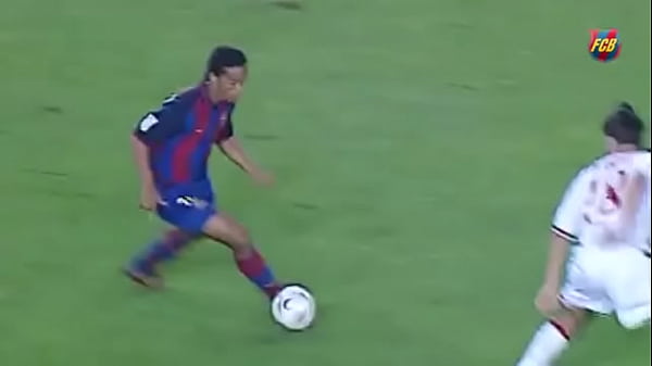 Nonton Ronaldinho S Stunning Goal Against Sevilla (2003) - 360p thumbnail