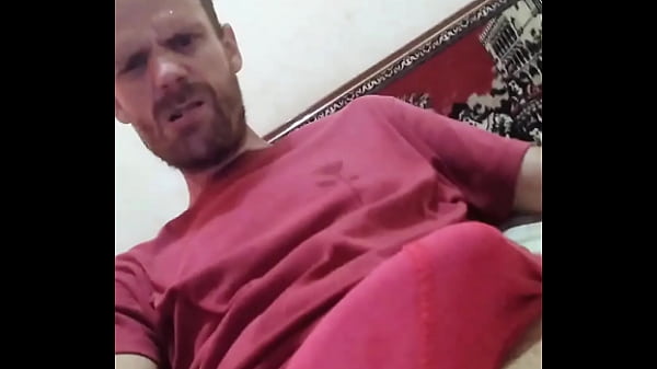 Põ_e pra fora do shorts e chupa