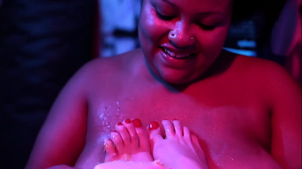 Cutie Piie Rubs Popsicle On Bia's Feet 