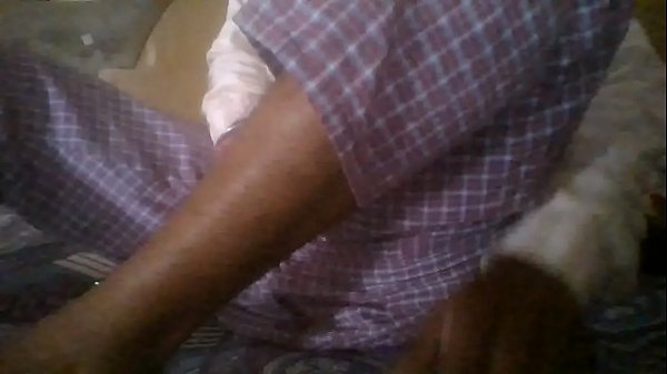 मैने सब्ज़ी से गांड की मस्त -मस्त चुदाई कि नाज़रा बहूत आया। thumbnail