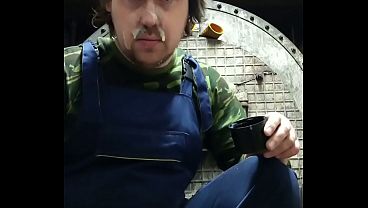 Спермовая шлюха сходит с ума от свежей кончи! Гей кончил дважды и дважды вылил сперму себе в рот и на лицо! thumbnail