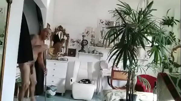 Muscle Daddy Exhibitionist Solo thumbnail