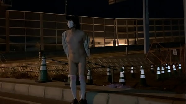 女装まゆの深夜全裸露出 thumbnail