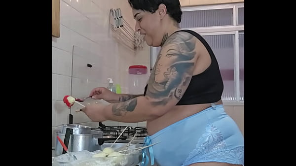 Nonton Meu Marido Convidou Ela Pra Me Ajudar Nos Afazeres De Casa thumbnail