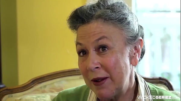 Tara Lynn Foxx thumbnail