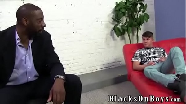 Mi Terapeuta Negro Me Coje Mientras Estoy En Terapia thumbnail