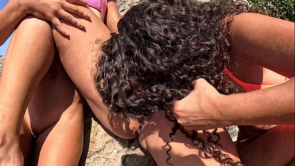 Maya Hyuga Curtindo As Amigas Safadas Na Praia Do &eacute;den Em Guaruj&aacute; thumbnail