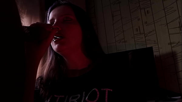 Nonton Miniature Stepdaughter Gives Her Stepfather A Blowjob thumbnail