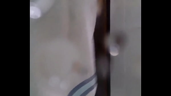 Mi roomie grabandose 