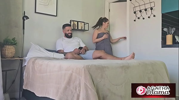 Nonton Agatha Mama Em: Ele N&atilde;o Aguentou E Ficou Louco Pra Me Foder, Ent&atilde;o Eu Dei Um Ch&aacute; De Buceta No Safado Pra Ele Aprender - Gr&aacute;tis thumbnail