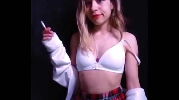Bonneyuwu - 10:48 Fumando Un Puchito thumbnail