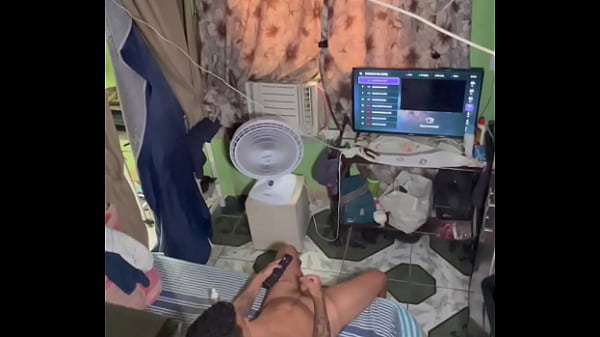 Fui Pego No Flagra Batendo Uma Punheta thumbnail