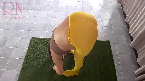 A girl without panties is doing yoga. An athlete trains in a public yoga room. 