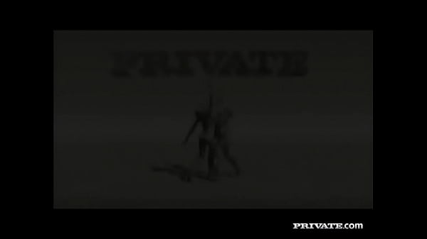 Nonton Julia Taylor Meets A Guy In The Library Who She Allows To Fuck Her Ass thumbnail