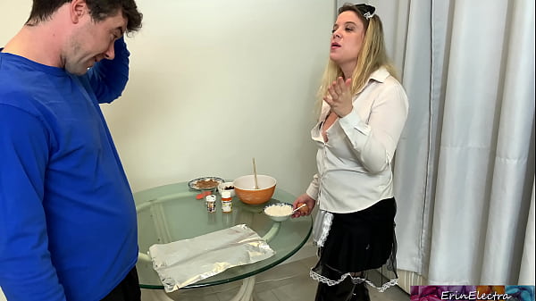 Nonton The Maid Accidentally Gave Him The That Were There For His Stepdad thumbnail