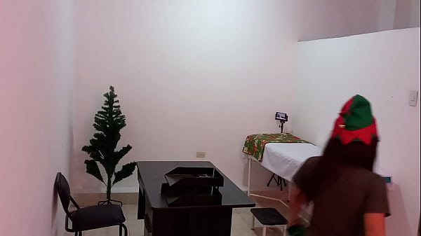 Nonton The Nurse Is Caught In The Hospital Decorating The Doctor's Office And Getting Super Sexy And Hot thumbnail