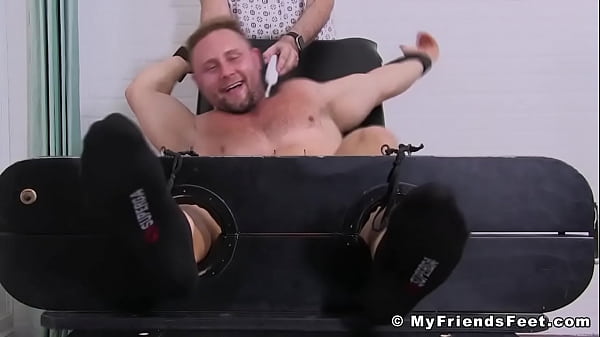 Hunk Receives Tickling From His Wild Dom thumbnail