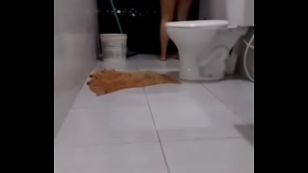 Meu Tesouro No Banho: Filmei Minha Esposa Nua Pra Voc&ecirc;s Se Deliciarem Tamb&eacute;m thumbnail