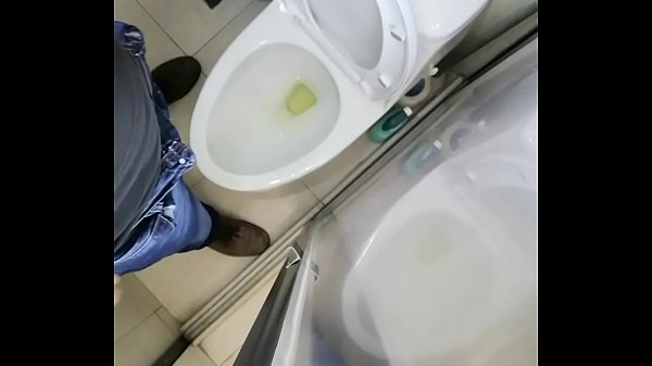 Caliente En El Ba&ntilde;o Del Trabajo thumbnail