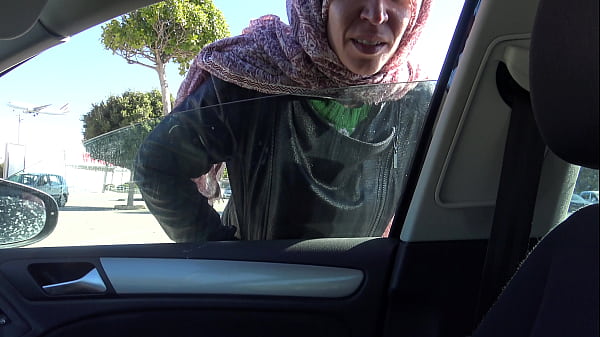 Une Fille Alg&eacute;rienne Fait Une Branlette &agrave; Un Fran&ccedil;ais Pervers Avec Une Petite Bite thumbnail