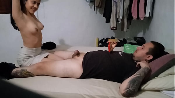 Mi Hermosa Madrastra Necesita Tomar Las Medidas De Su Cuerpo Para Mandar Hacer Un Vestido Y Yo Aprovecho Para Tocarla Por El Culo thumbnail