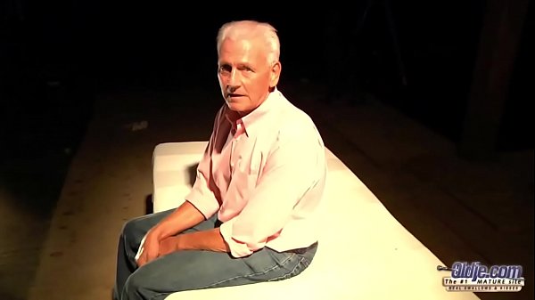 Nonton Seductive Young Babe Sex With Horny Old Man. Teen Fucked And Cum On Face thumbnail