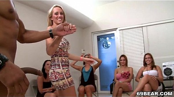 Nonton Dancing Bear House Party thumbnail