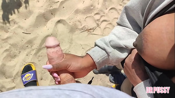 Esposa grávida abandonada pelo marido e se masturbando com um desconhecido