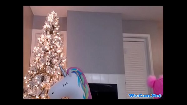 Belle Fille Aux Gros Seins Et Son Amie En Chat En Direct thumbnail