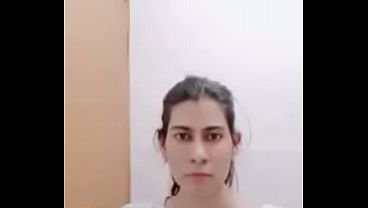 Nonton Showing Boobs & Pussy Clearly thumbnail