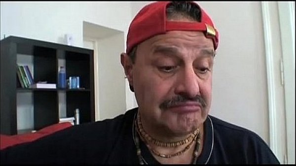 Ragazza Bionda Porcella Fa Pompino A Vecchio Peloso! Blonde Girl Does Blowjob To thumbnail