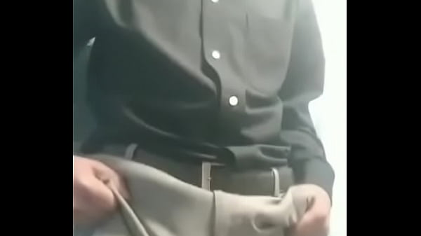 Lic. Guarda algo bajo el pantaló_n
