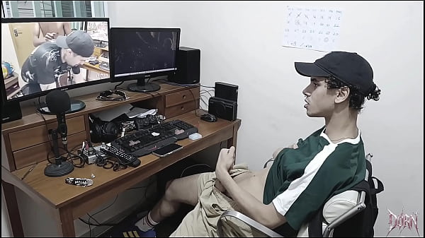 Quem Nunca Bateu Uma Vendo V&iacute;deo E Se Imaginou Fudendo O Ator Porn&ocirc;? (completo No Red) thumbnail